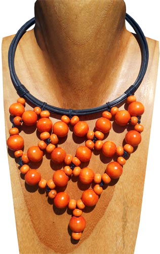 Collier orange plastron grosses perles en bois boules rondes Bali