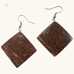 Boucles d'Oreilles Losanges en Noix de Coco gravées