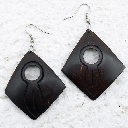 Boucles d'oreilles originales pendants losanges en noix de coco raies manta sytle ethnique asie du sud est et ocean pacifique Boucles d'oreilles originales pendants losanges en noix de coco raies manta sytle ethnique asie du sud est et ocean pacifique