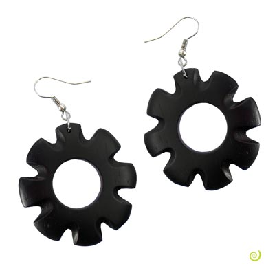 boucles d'oreilles en bois originales pendantes forme roue noires