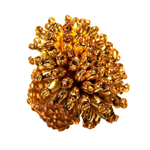 Bague originale oursin dorée en perles fabrication artisanale
