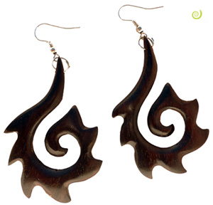 Boucles d'oreilles en bois artisanat de Bali spirales style tribal athnique