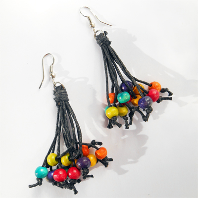 boucles doreilles bois femme fils et perles multicolores