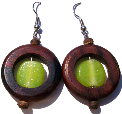 Boucles d'oreilles en bois et perles de verre Vert Anis