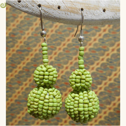 Boucles d'oreille Boules en perles de rocaille vert anis