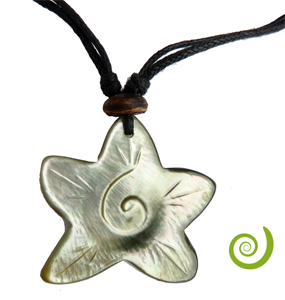 pendentif en nacre artisanal petite étoile de mer pendentif en nacre artisanal petite étoile de mer