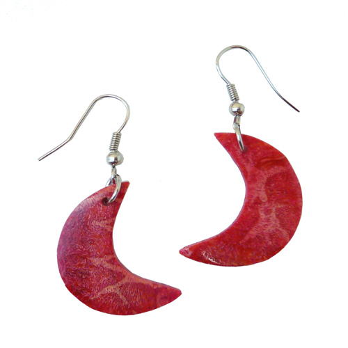 Boucles d'oreilles originales pendants en forme de lunes en corail rouge naturel artisanat de Bali