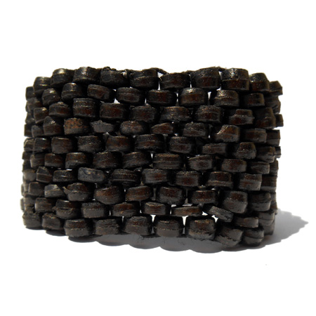 Bracelet manchette noir, tissage de perles en noix de coco sur élastique