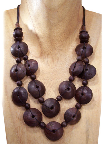 collier en bois naturel deux rangs sur cordon noir