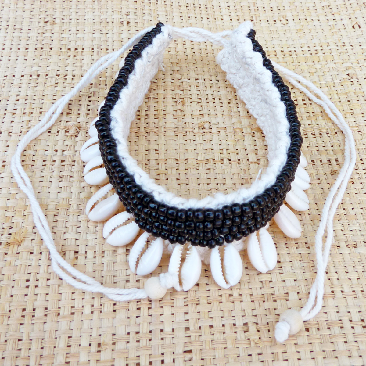 Bracelet De Cheville Noir En Coton Avec Cauris Et Perles Argentées - Neuf Avec étiquettes