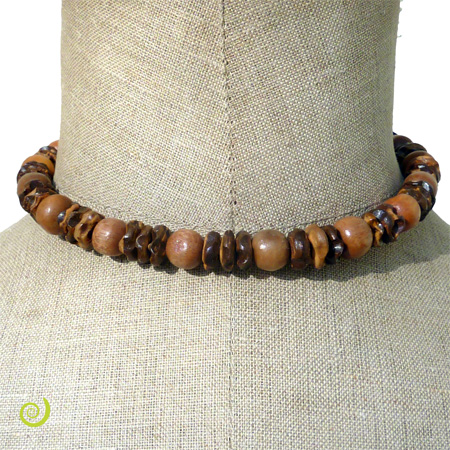 collier surf de Bali perles en bois et coco tons marrons artisanat balinais