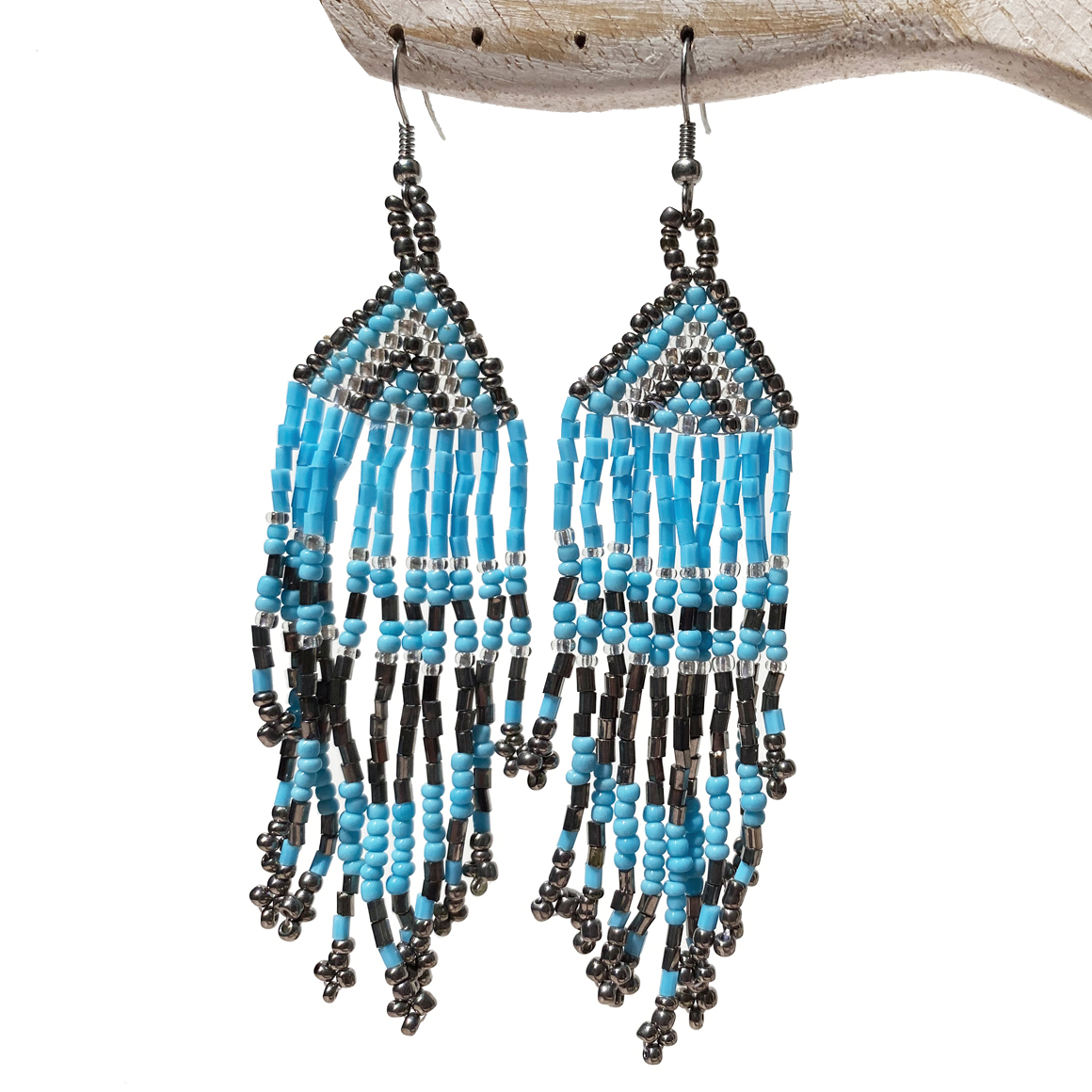boucles d'oreilles en perles de rocaille franges bleu clair et couleur métal boucles d'oreilles en perles de rocaille franges bleu clair et couleur métal