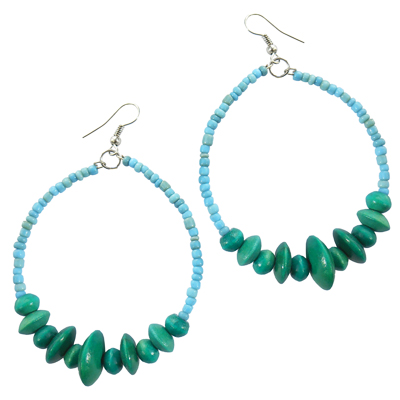 Boucles d'oreilles creoles rocaille et bois bleu turquoise et verte artisanales Boucles d'oreilles creoles rocaille et bois bleu turquoise et verte artisanales