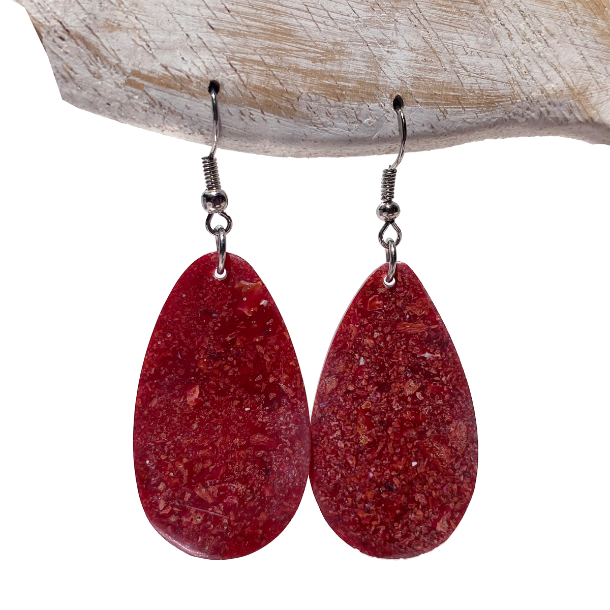 Boucles d'oreilles originales pendants en forme de gouttes en corail rouge et résine artisanat de Bali