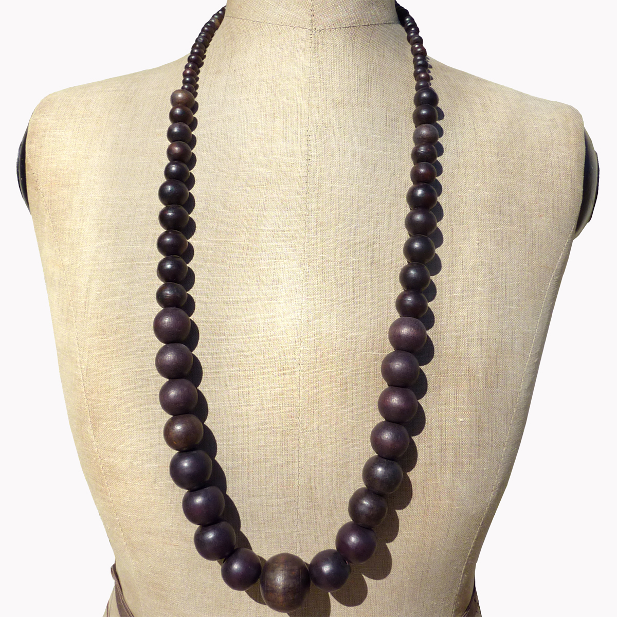 Collier sautoir en bois foncé perles rondes boules aspect bois naturel Collier sautoir en bois foncé perles rondes boules aspect bois naturel